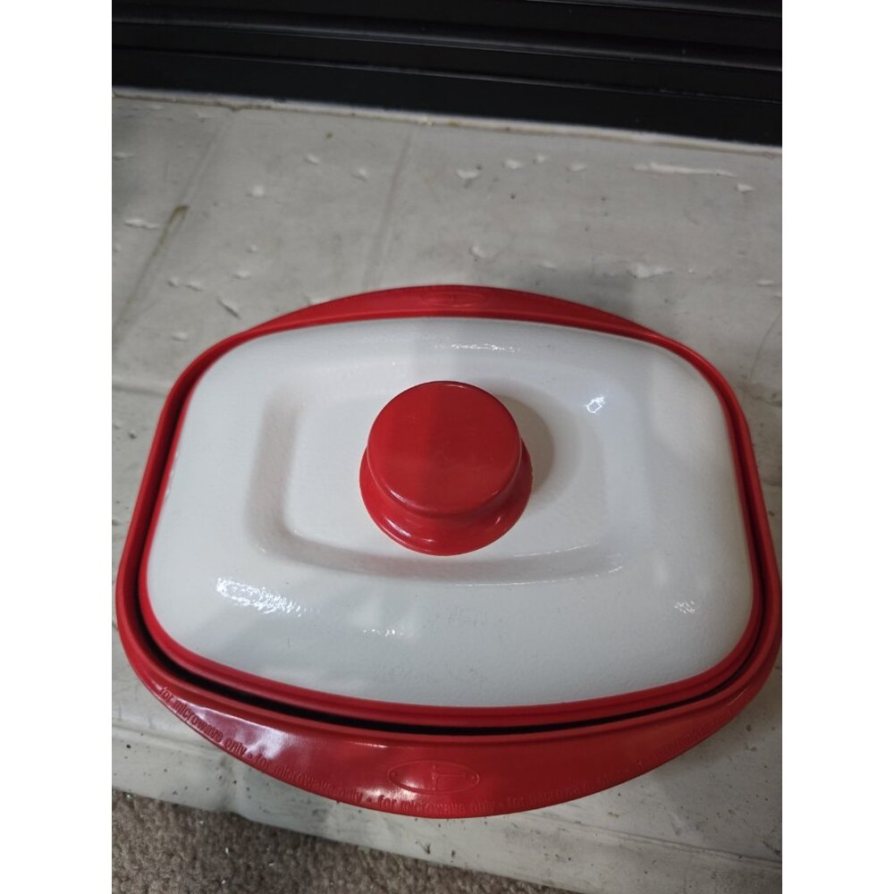 MICROWAVE GRILL pan range mate steaks RED/WHITE RECTANGULAR covered dish